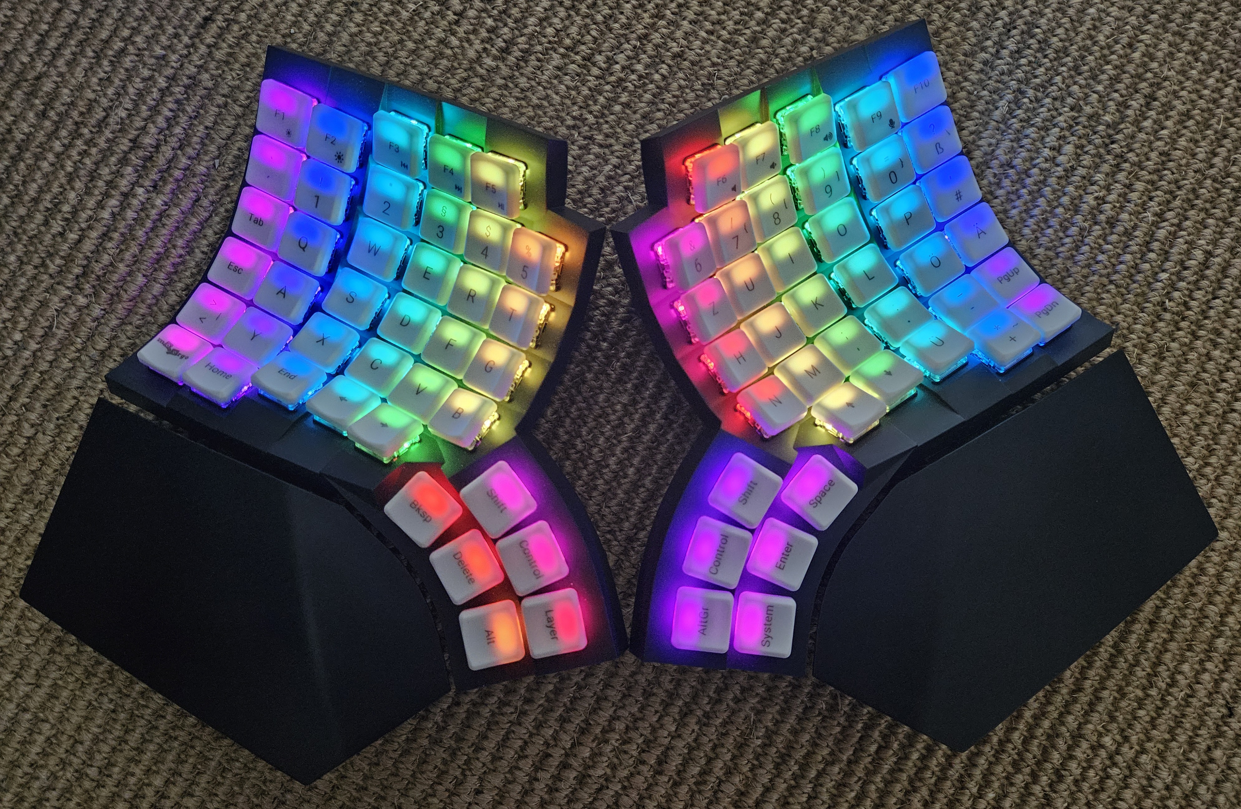 Foto der Glove80 Tastatur